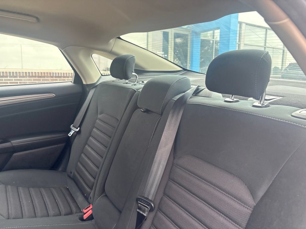 Used 2017 Ford Fusion SE w/ Fusion SE Technology Package FWD image 32