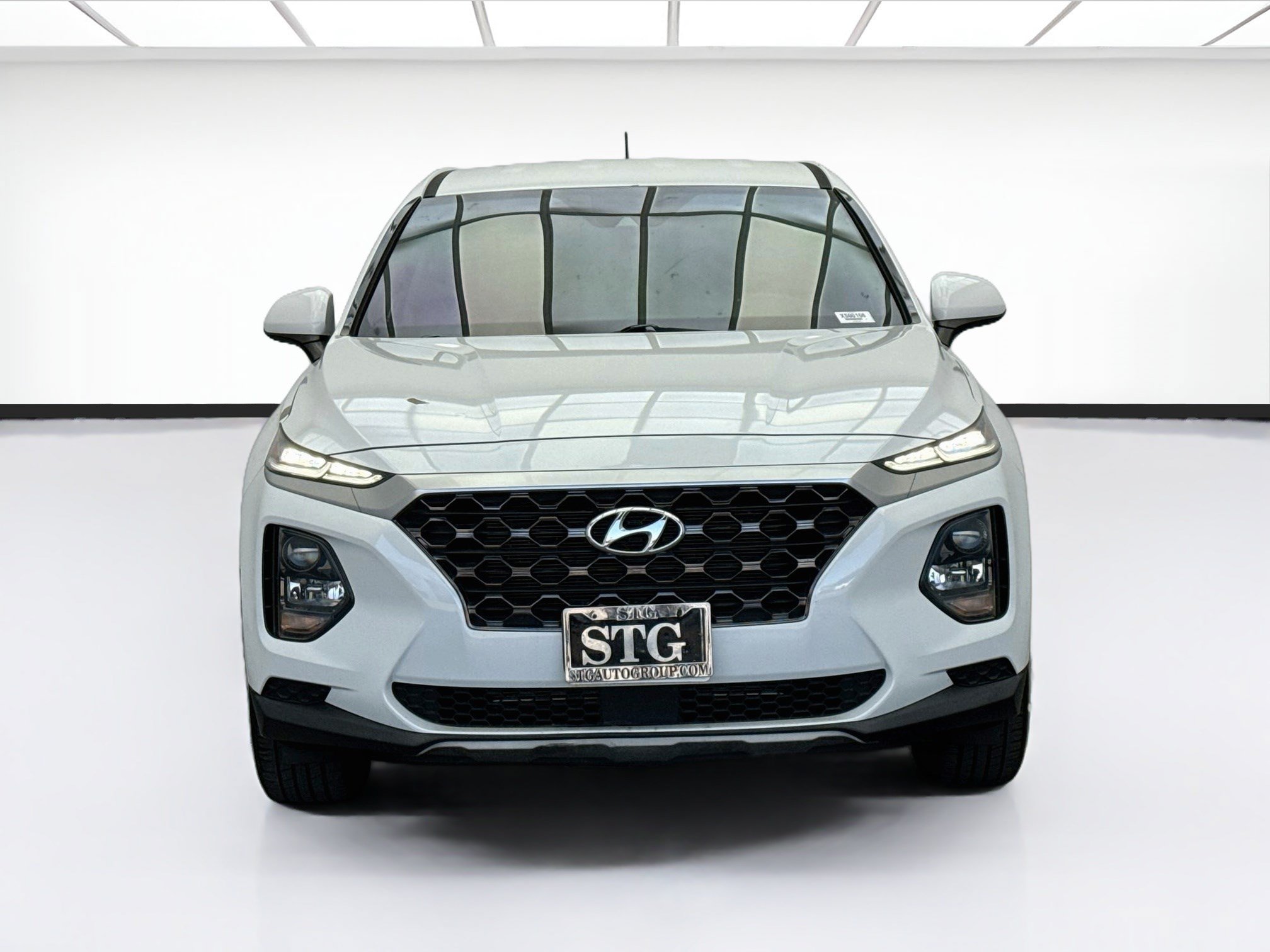 Used 2019 Hyundai Santa Fe SE FWD image 2