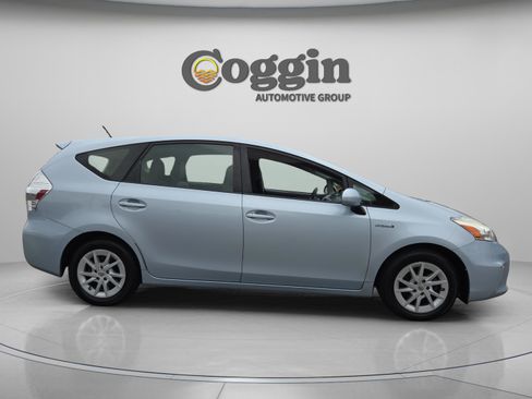 Used 2014 Toyota Prius V Three FWD image 6