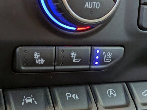 Used 2019 Chevrolet Silverado 1500 LTZ image 28