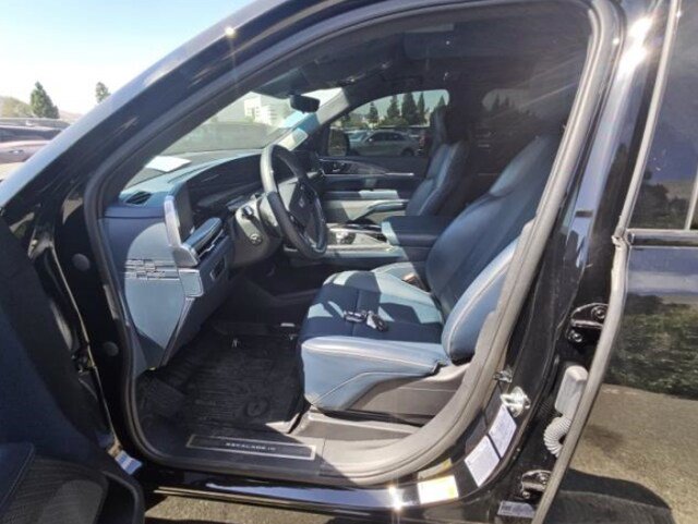 Used 2025 Cadillac Escalade IQ Sport 2 w/ LPO, ONYX Package AWD/4WD image 7