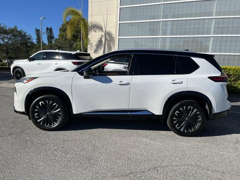 Used 2025 Nissan Rogue Platinum w/ Tech Package image 2