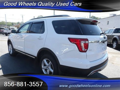 Used 2017 Ford Explorer XLT image 7