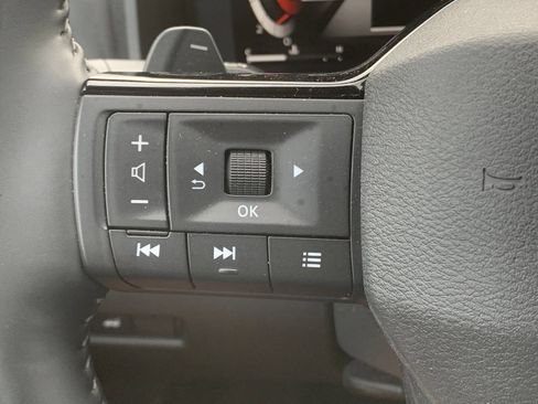 Used 2025 Nissan Rogue SL FWD image 29