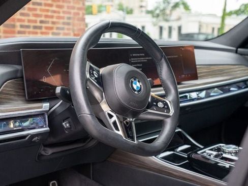 Used 2024 BMW 740i xDrive AWD/4WD image 19