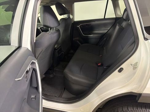 Used 2022 Toyota RAV4 LE AWD/4WD image 16