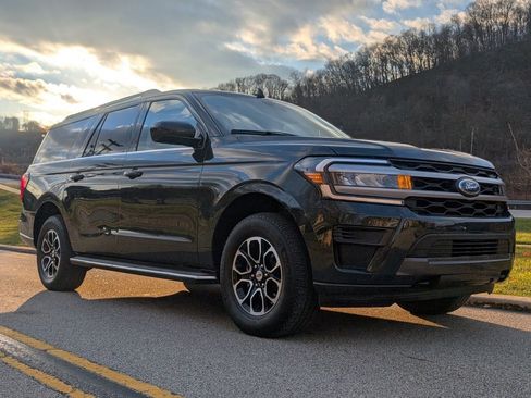 Used 2022 Ford Expedition Max XLT image 1