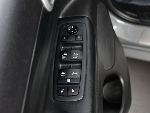 Used 2020 Jeep Grand Cherokee Altitude AWD/4WD image 13