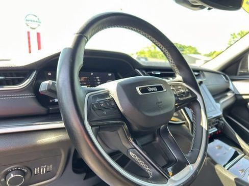 Used 2022 Jeep Grand Cherokee Altitude AWD/4WD image 31