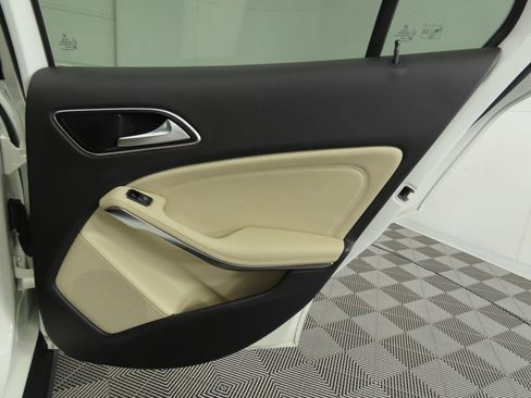 Used 2018 Mercedes-Benz GLA 250 image 25