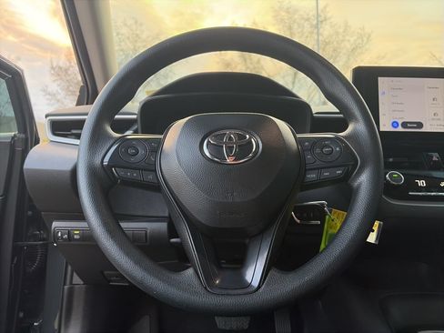 Used 2026 Toyota Corolla LE FWD image 15