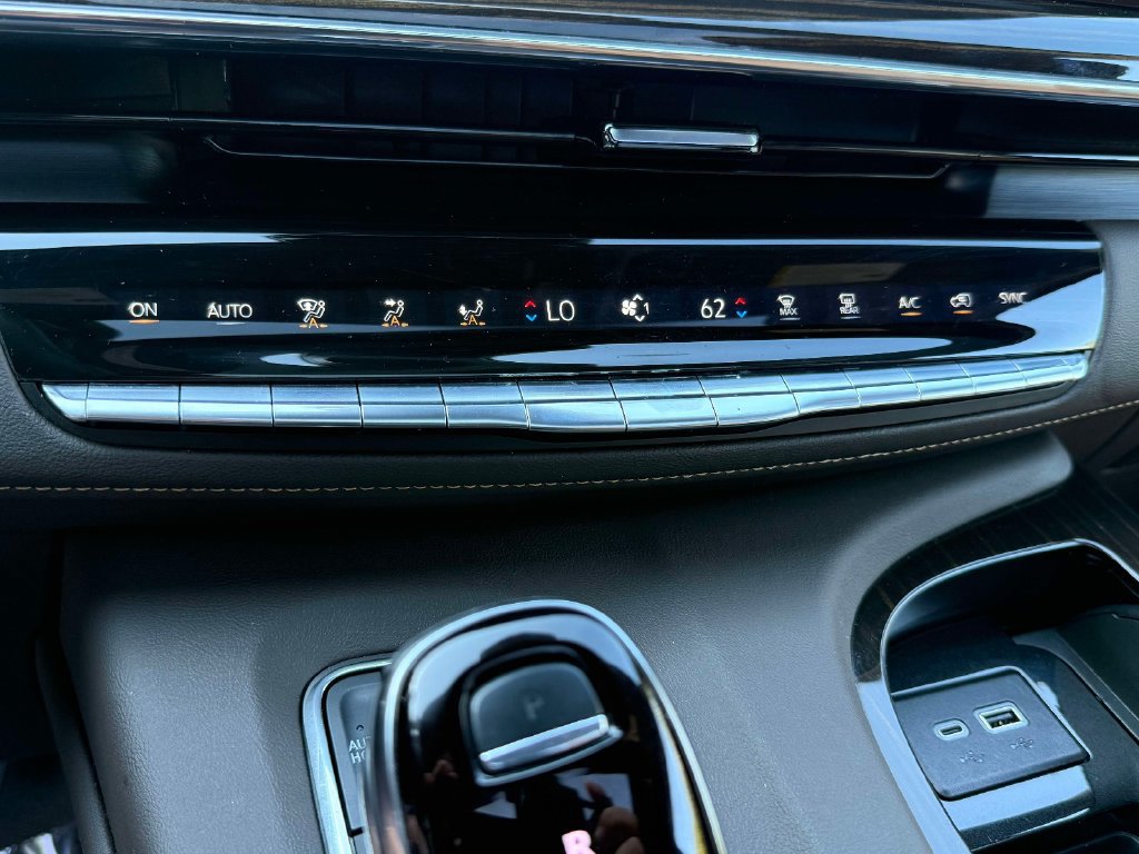 Used 2023 Cadillac Escalade Premium Luxury w/ Performance Package AWD/4WD image 27