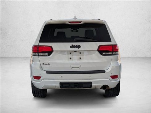Used 2018 Jeep Grand Cherokee Altitude image 7
