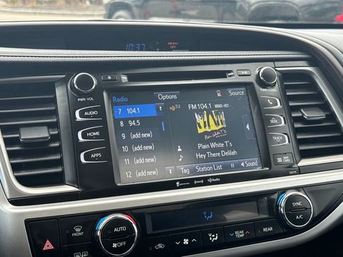 Used 2018 Toyota Highlander XLE image 22