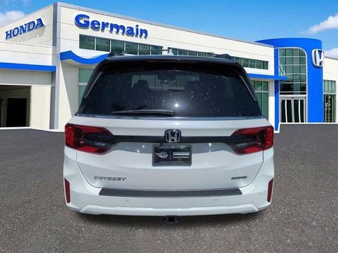New 2026 Honda Odyssey Touring image 4