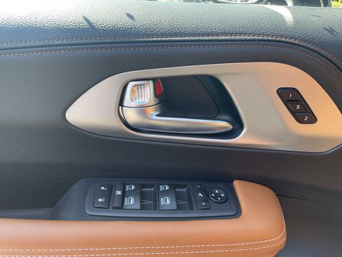 New 2026 Chrysler Pacifica Pinnacle image 10