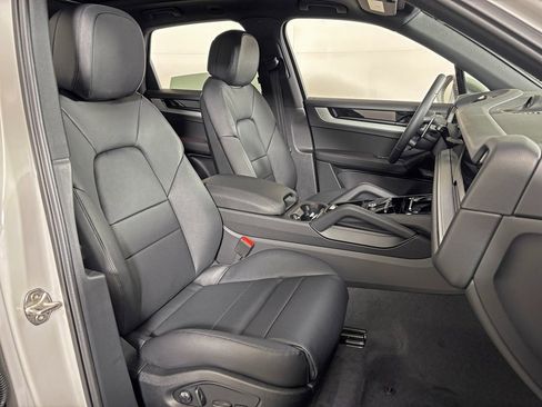 New 2026 Porsche Cayenne image 37