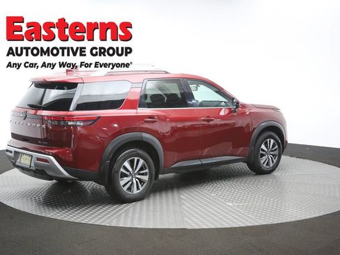 Used 2022 Nissan Pathfinder SL AWD/4WD image 41