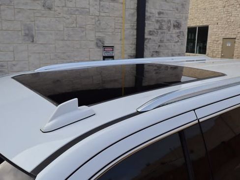 Used 2022 GMC Yukon XL SLT w/ SLT Premium Package RWD image 4