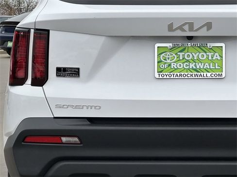 Used 2023 Kia Sorento LX image 5