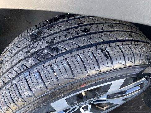 Certified 2022 Volkswagen Taos SEL image 38