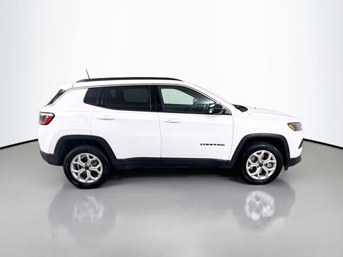 Used 2025 Jeep Compass Latitude w/ Convenience Group AWD/4WD image 8