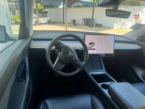Used 2021 Tesla Model Y Long Range AWD/4WD image 6