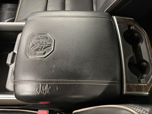 Used 2019 RAM 1500 Laramie AWD/4WD image 18