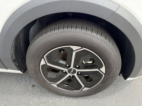 Certified 2025 Kia Niro LX FWD image 43