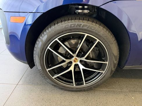 Certified 2026 Porsche Macan AWD/4WD image 10