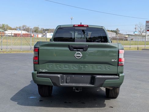 Used 2024 Nissan Frontier SV image 4