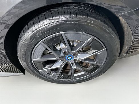 Used 2024 BMW i4 eDrive40 image 11