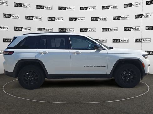 Certified 2025 Jeep Grand Cherokee Altitude AWD/4WD image 7