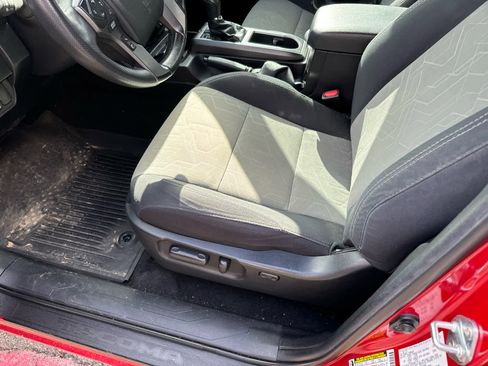 Used 2022 Toyota Tacoma TRD Off-Road image 5