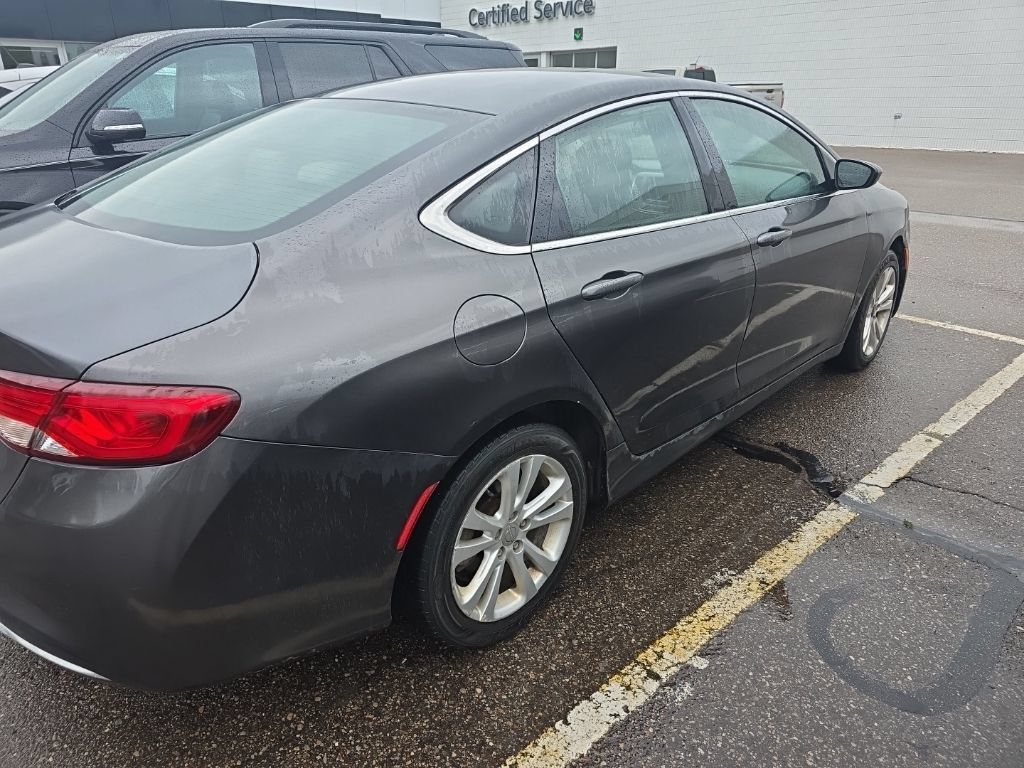 Used 2015 Chrysler 200 Limited FWD image 3