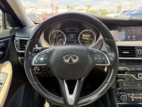 Used 2017 INFINITI QX30 Premium w/ Navigation Package image 17