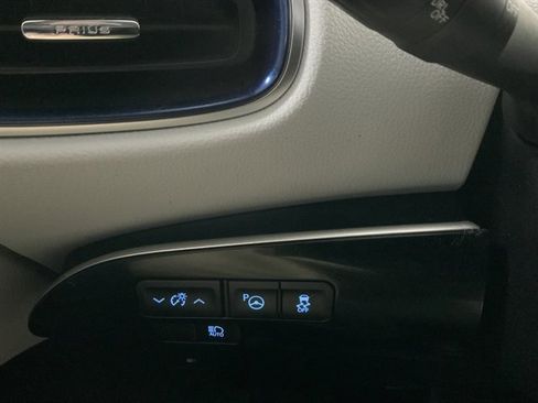 Used 2018 Toyota Prius Three image 21