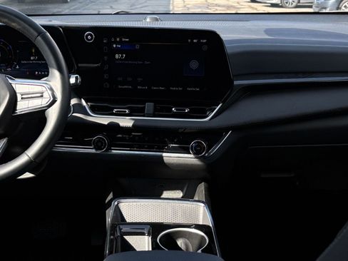 Used 2025 Chevrolet Equinox LT image 25