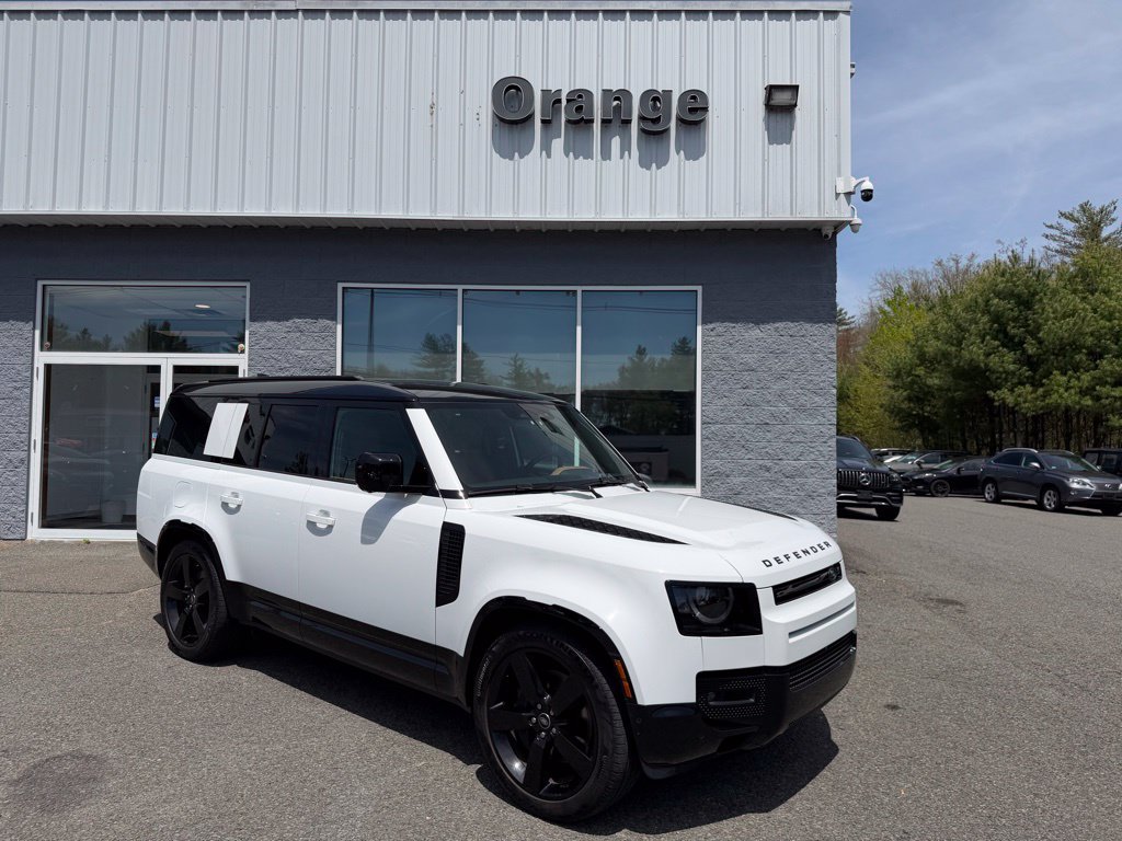 Used 2025 Land Rover Defender 130 X-Dynamic SE AWD/4WD image 9