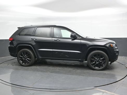 Used 2021 Jeep Grand Cherokee Laredo X AWD/4WD image 3