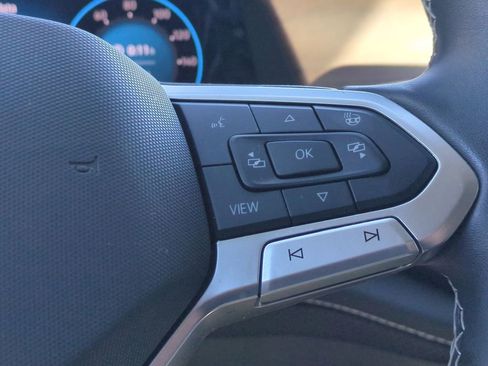 Used 2025 Volkswagen Atlas SE FWD image 21