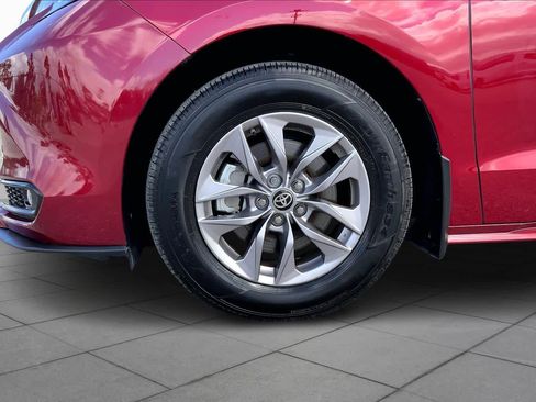 Used 2025 Toyota Sienna XLE w/ XLE Plus Package image 11