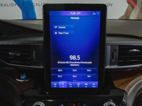 Used 2021 Ford Explorer King Ranch w/ Premium Technology Package image 9