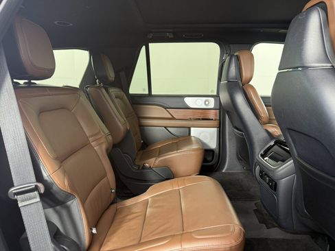 Used 2023 Lincoln Navigator Reserve AWD/4WD image 13