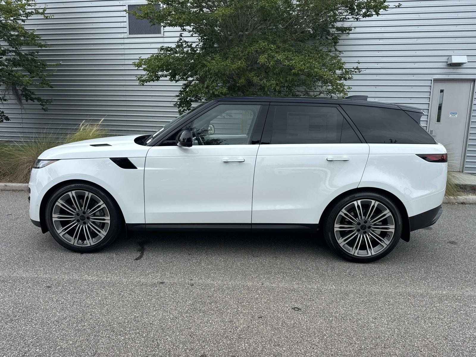 New 2026 Land Rover Range Rover Sport SE AWD/4WD image 2