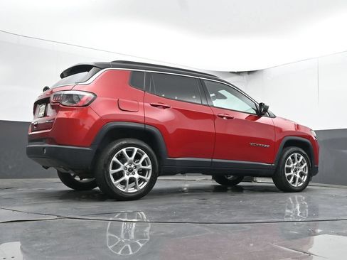 Used 2025 Jeep Compass Limited AWD/4WD image 33