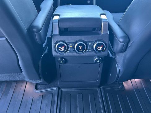 Used 2018 Land Rover Discovery HSE Luxury image 22