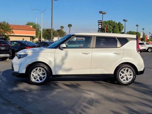 Certified 2025 Kia Soul LX w/ LX Technology Package image 9