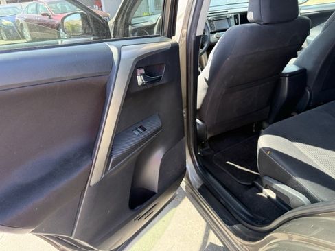 Used 2015 Toyota RAV4 XLE FWD image 17