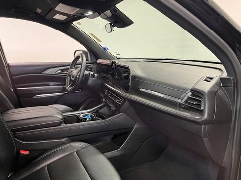 Used 2026 Chevrolet Traverse LT FWD image 11